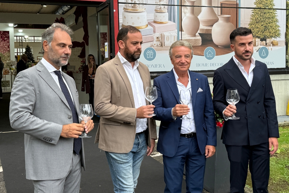 VEBO celebra 25 anni di successo: migliaia di visitatori alla fiera della bomboniera e del design